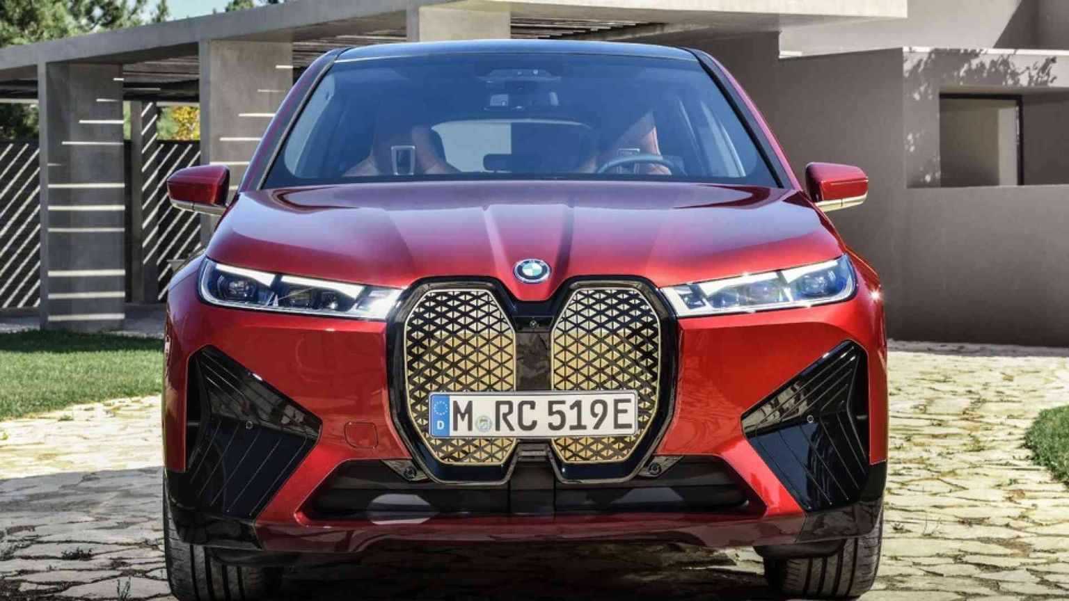 Com'è e quanto costa la nuova BMW iX