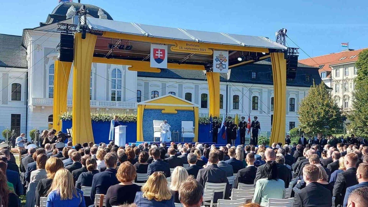 Il Papa: «All'Europa serve solidarietà, non solo ripresa economica»