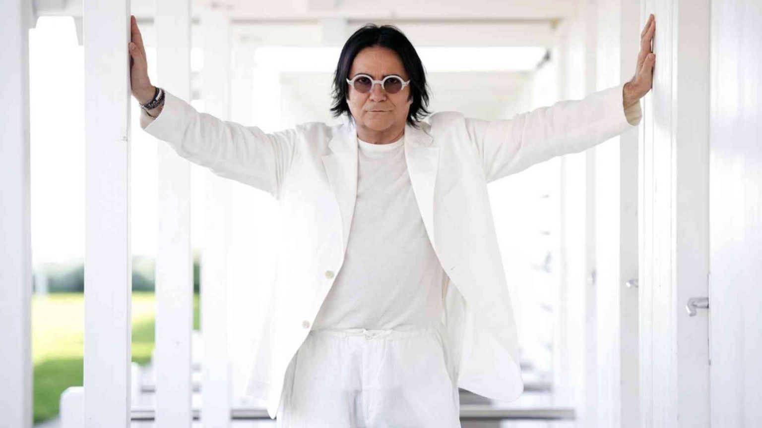 La biografia di Renato Zero, il mercante di stelle tra provocazioni e fede