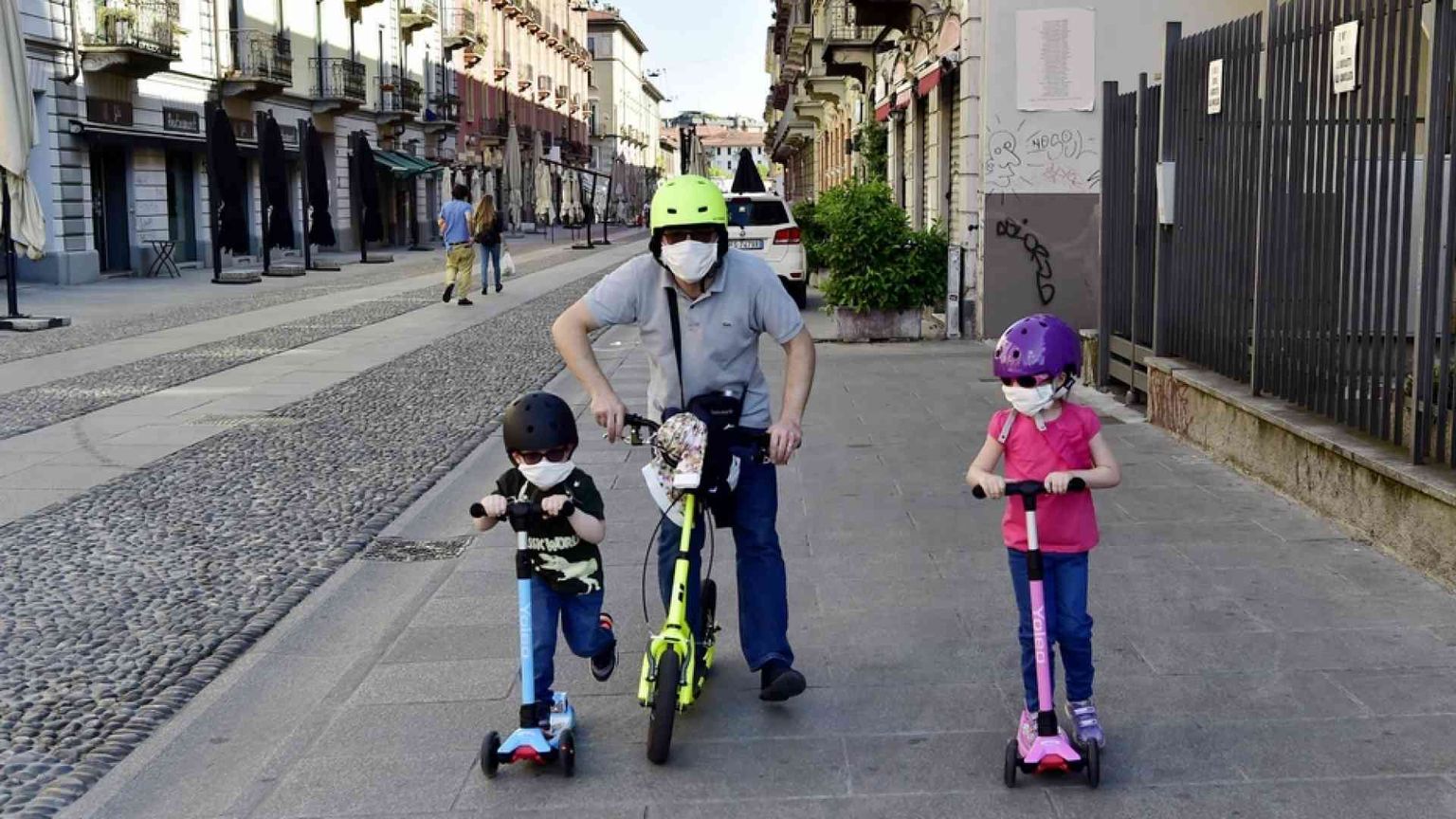 Un figlio costa 700 euro al mese: ma sull'assegno unico i conti non tornano