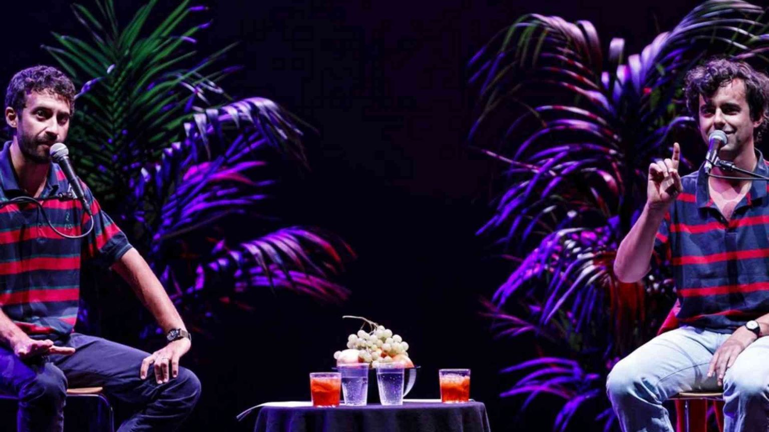 “Cachemire”, il podcast a teatro è meno morbido