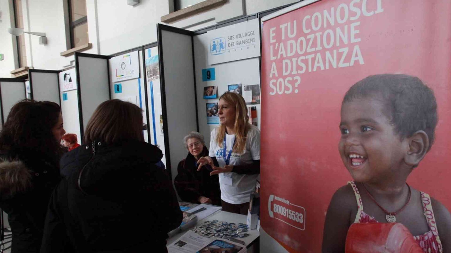 Gli italiani donano ancora ma per il non profit è crisi
