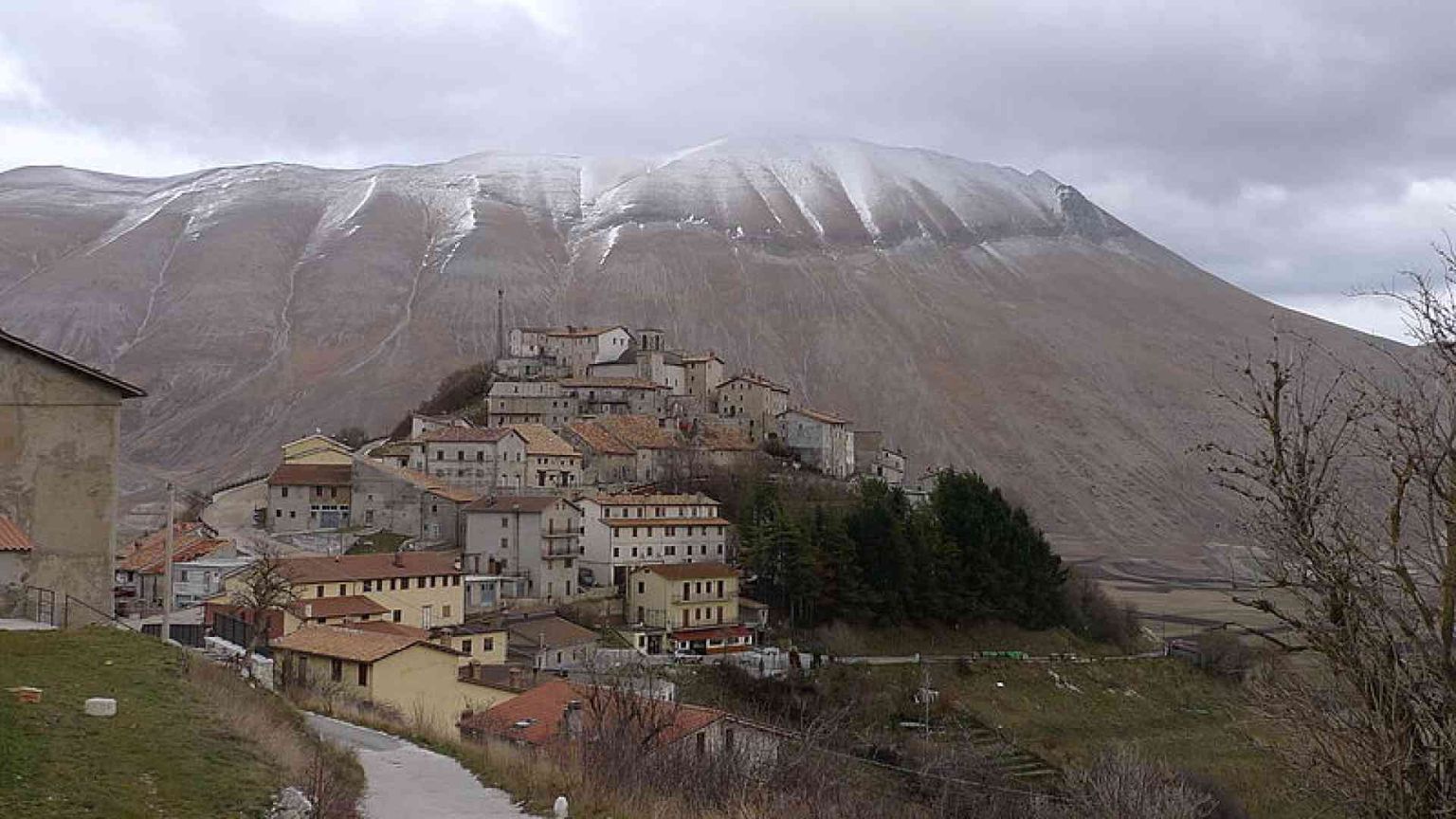 Castelluccio di Norcia sarà ricostruita su lastre mobili