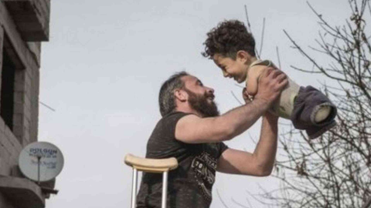 Quel gioco tra padre e figlio: la vita nonostante tutto