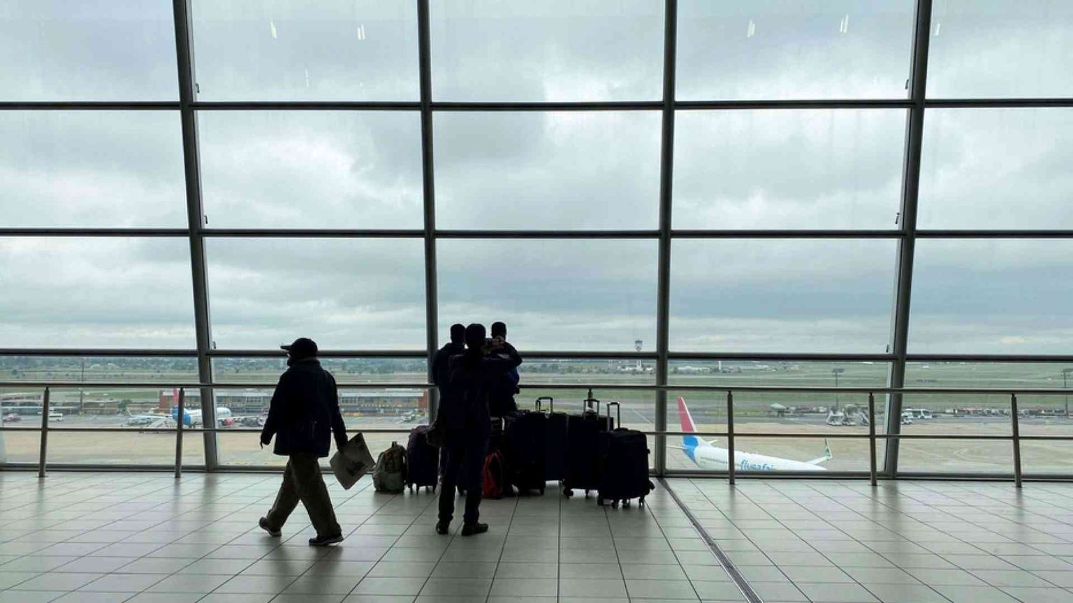 Così Omicron è già arrivata in Italia. Ora tutti vogliono chiudere i confini