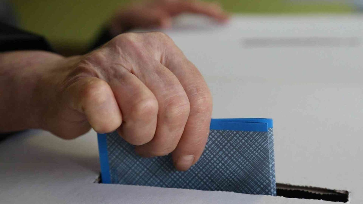 Il voto mobile nel deserto politico delle periferie