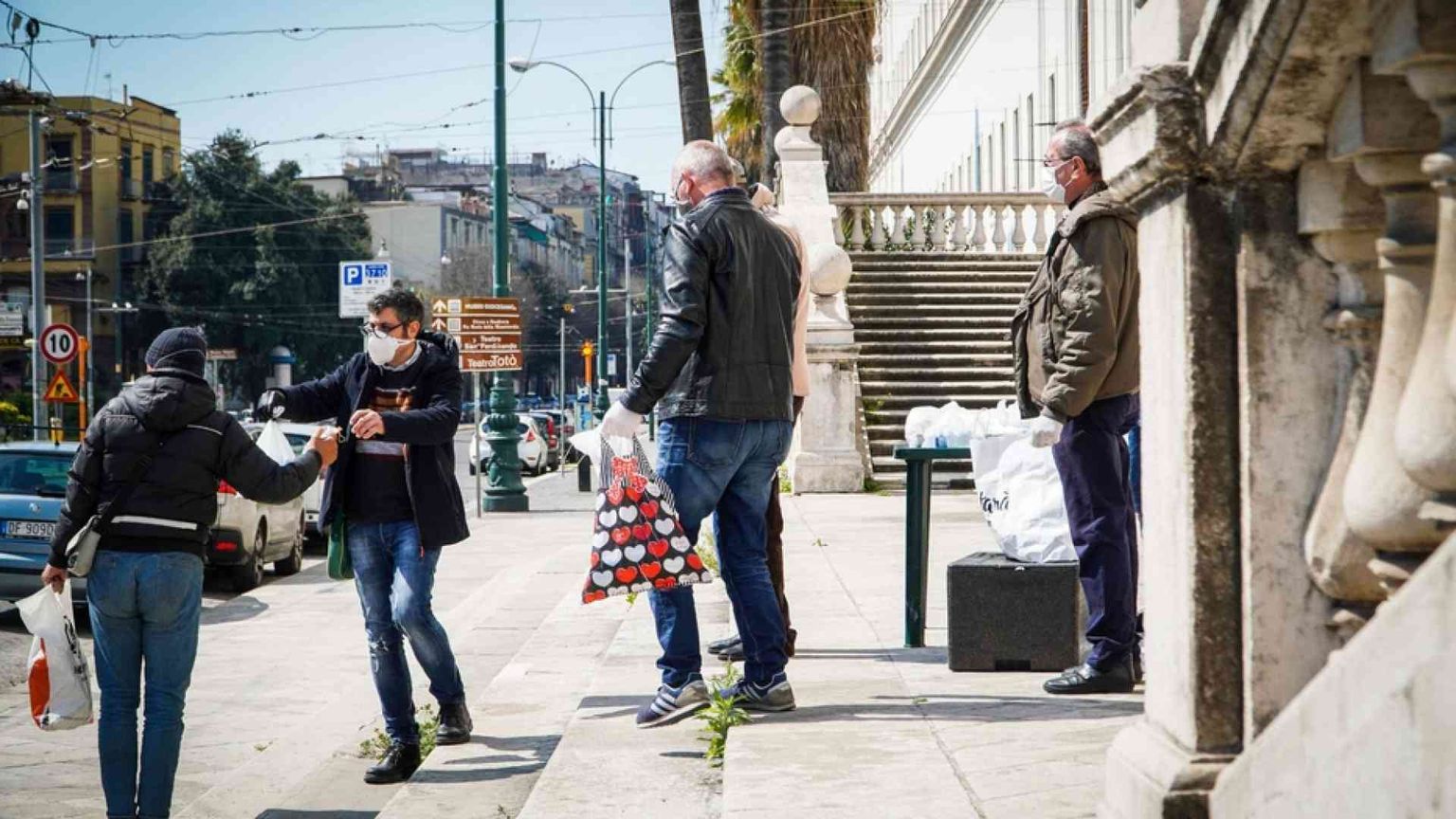 I miliardari ancora più ricchi. Ma il tasso di povertà è sceso