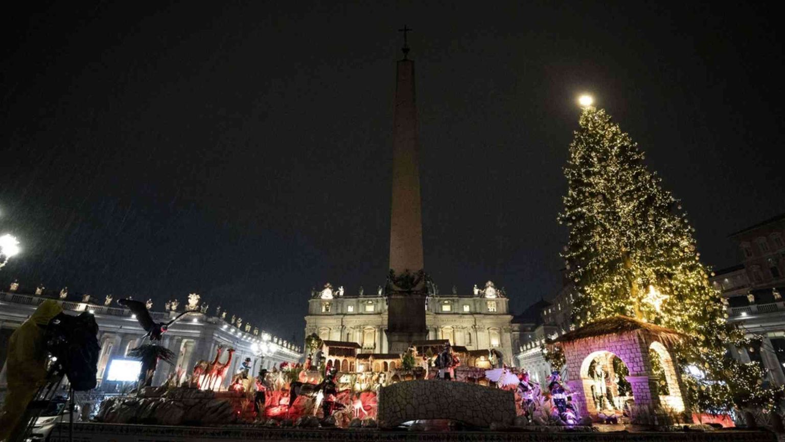 Il presepe arriva dal Perù, l'albero di Natale dal Trentino / L'INAUGURAZIONE