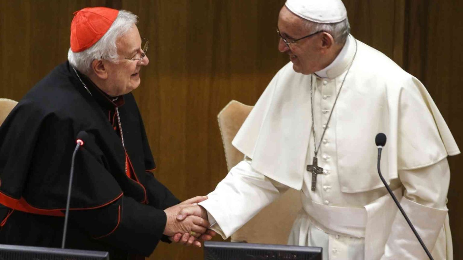 L'augurio di buon compleanno a papa Francesco, luce di Cristo offerta insieme