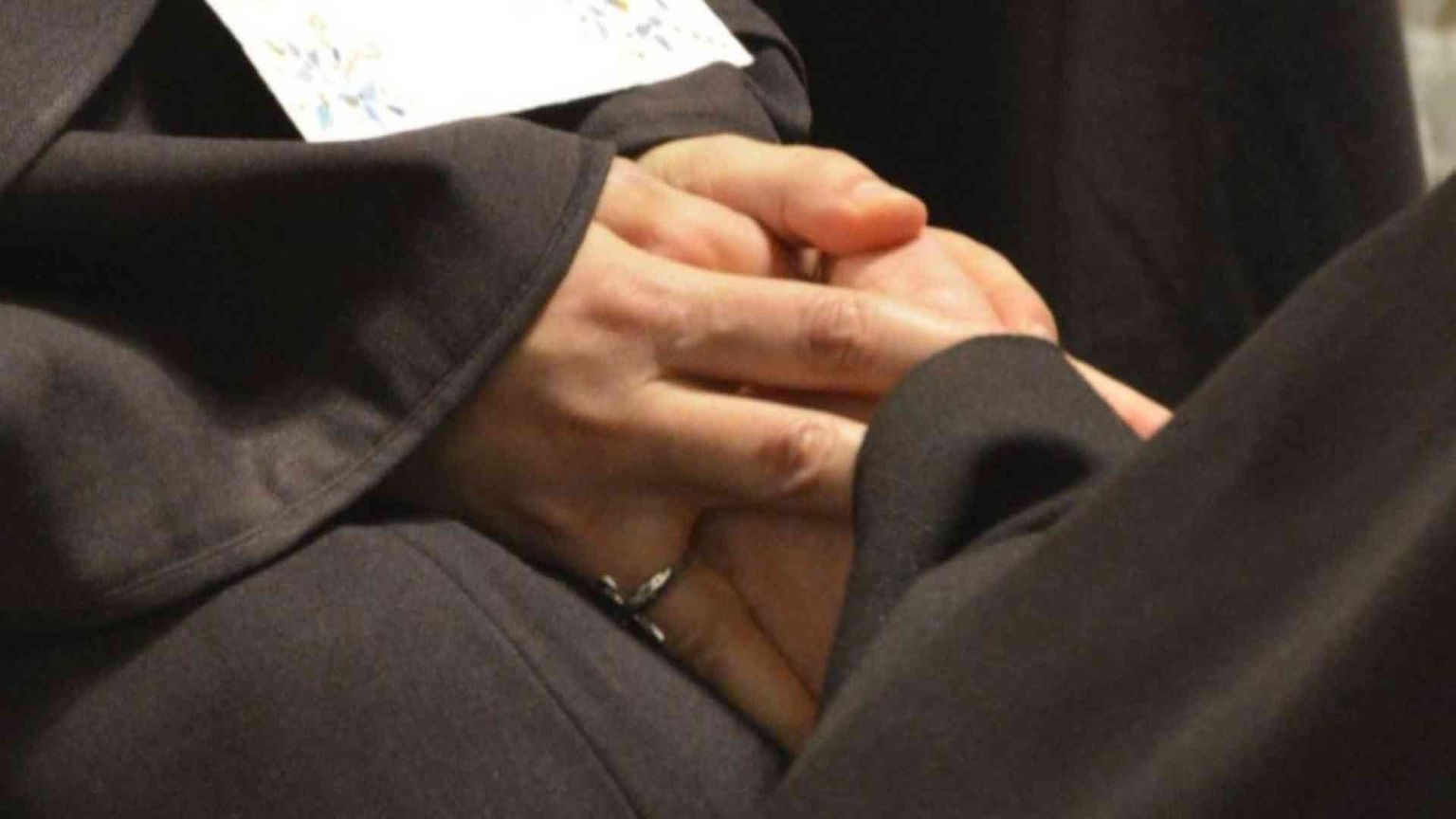 Religiose vittime di abusi, le testimonianze che strappano il velo del silenzio