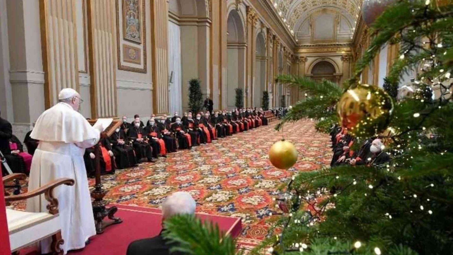 Il Papa alla Curia: «Date testimonianza di umiltà e di sinodalità»