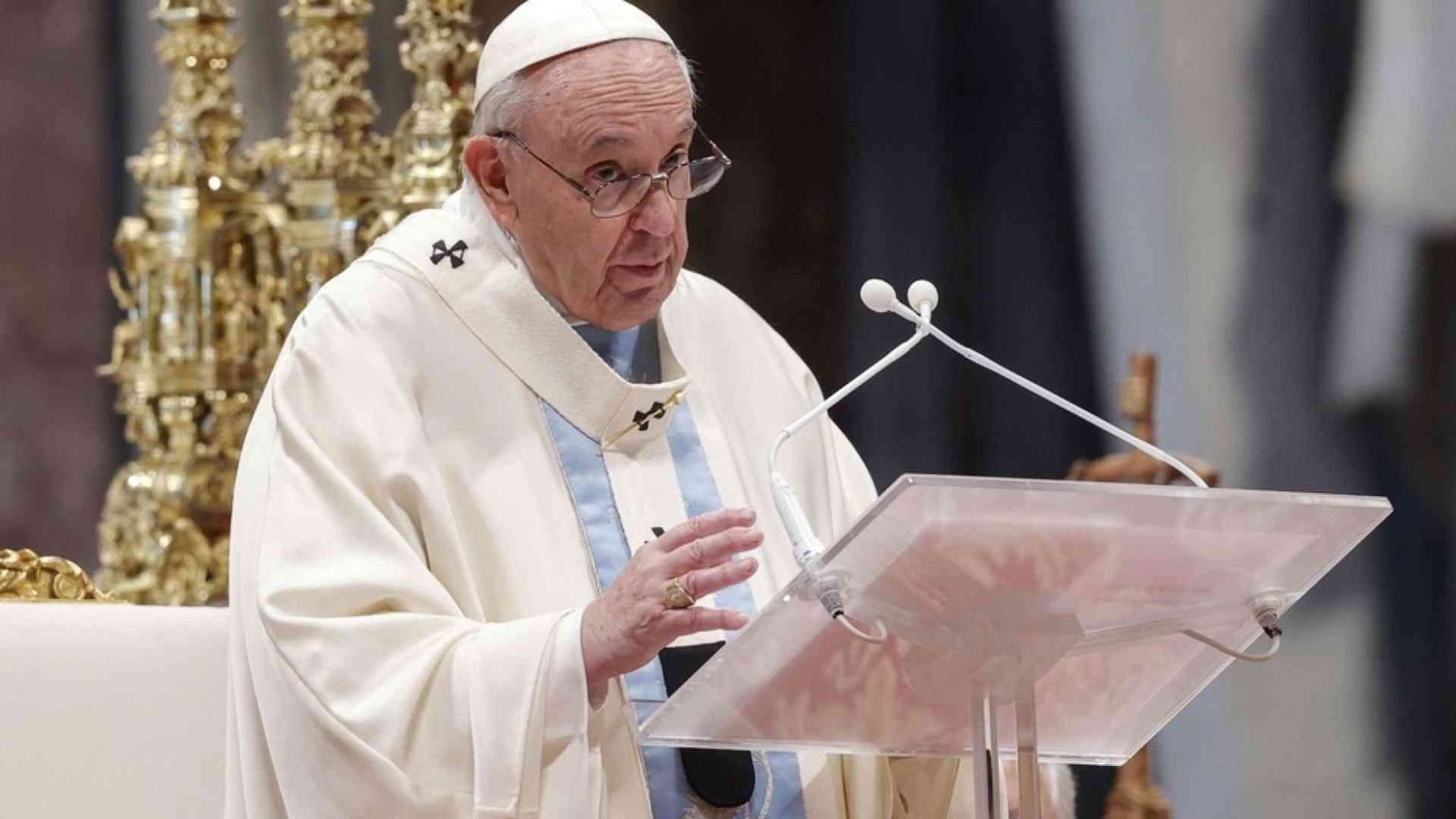 Il Papa: «Ferire una donna è oltraggiare Dio»