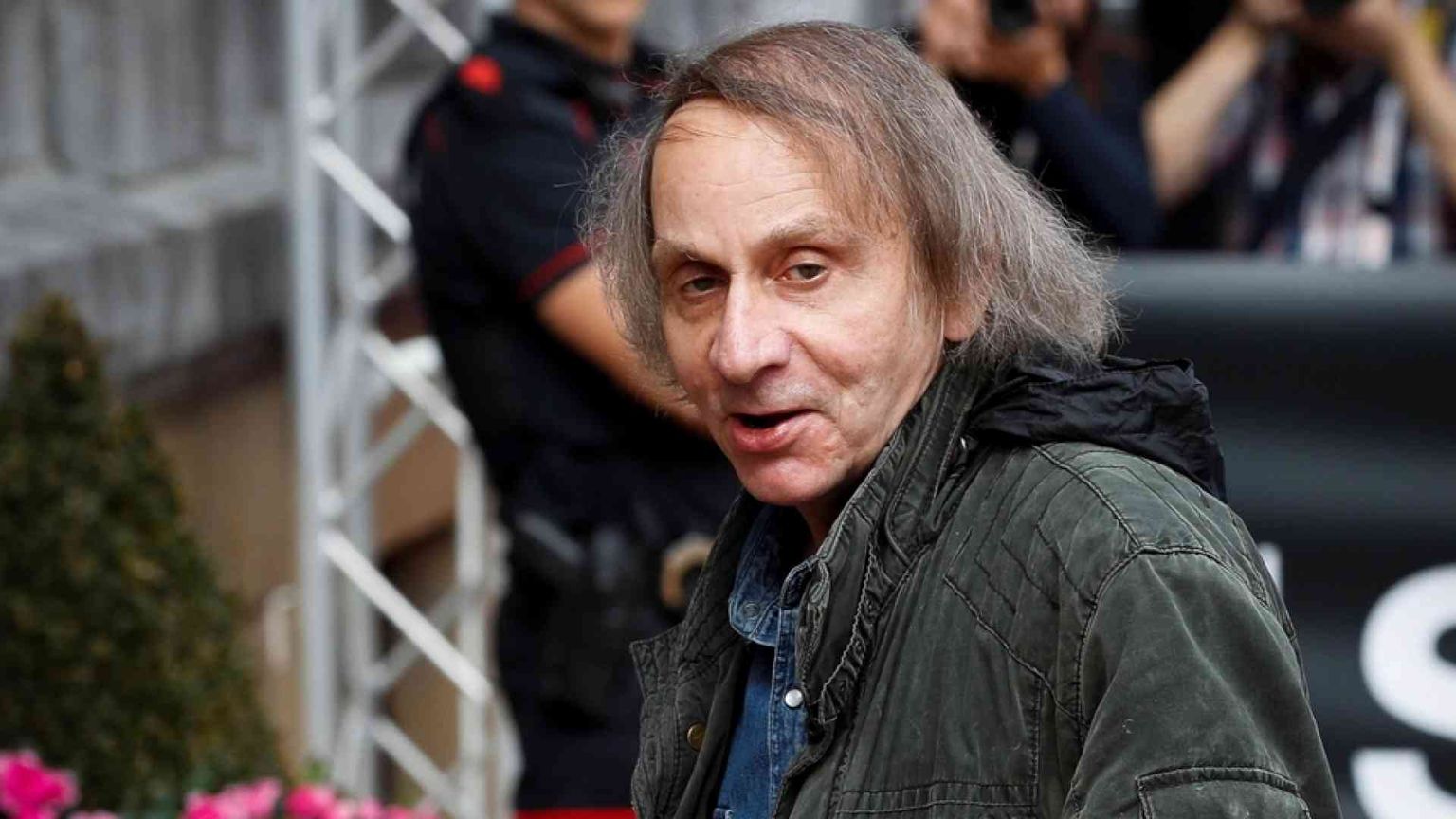 Si apre una crepa nel buio di Michel Houellebecq