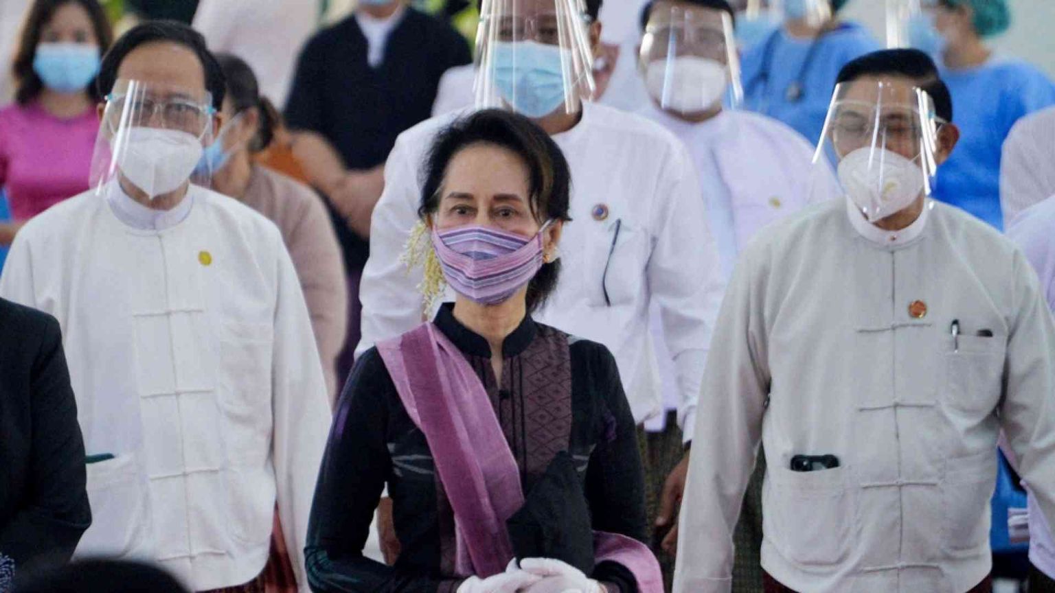 Dai vescovi birmani appello alla pace. Altre accuse per Suu Kyi