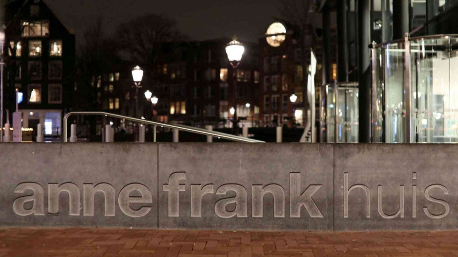 Chi ha tradito Anne Frank? Secondo un libro «fu un notaio ebreo»