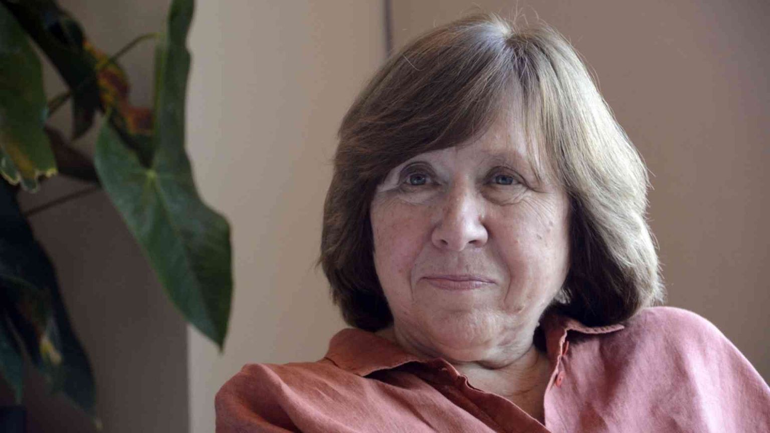 Svetlana Aleksievic, parole sulla guerra per voce sola di donna