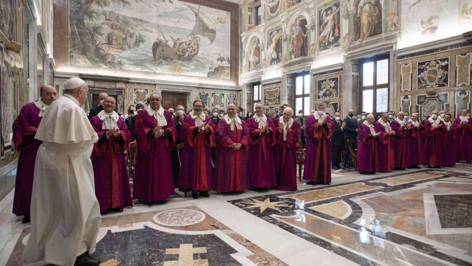 Papa Francesco alla Rota Romana: la Chiesa accanto alle «ferite» degli sposi