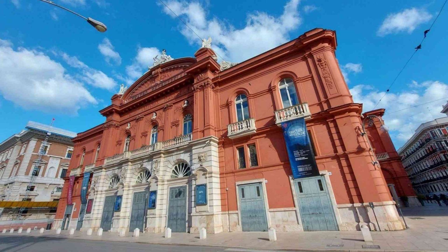 Dall'incendio ai tribunali: non c'è pace al teatro Petruzzelli