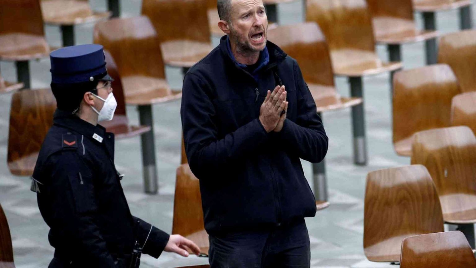 Urla durante l'udienza. Il Papa: preghiamo per il nostro fratello che soffre