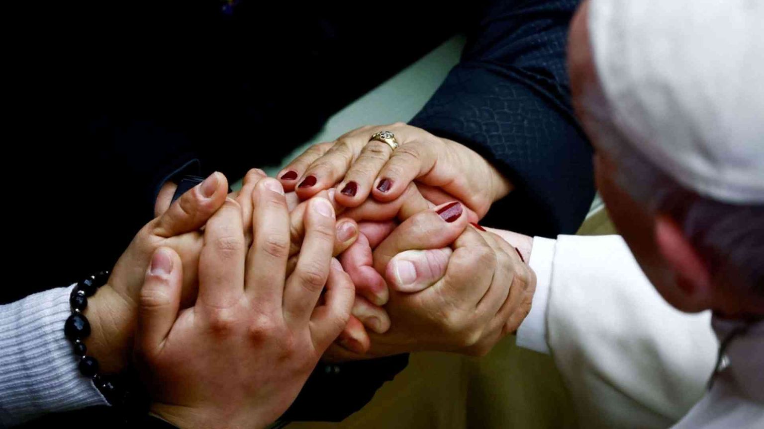 Il Papa: non accelerate la morte degli anziani, è disumano