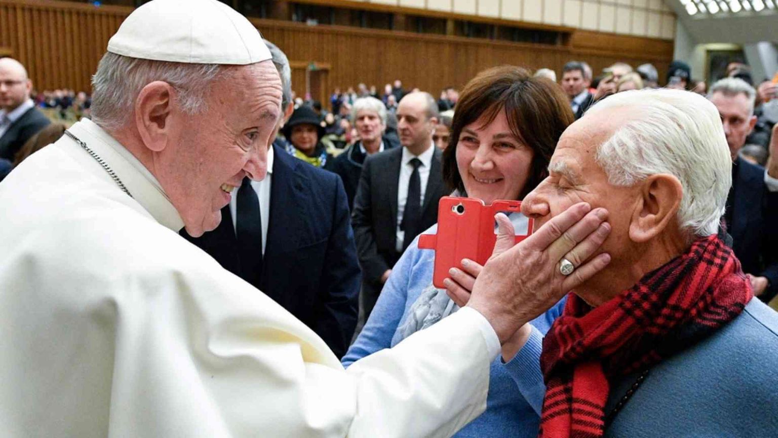 Giornata dei nonni, il Papa: «Anziani valore e dono per la comunità»