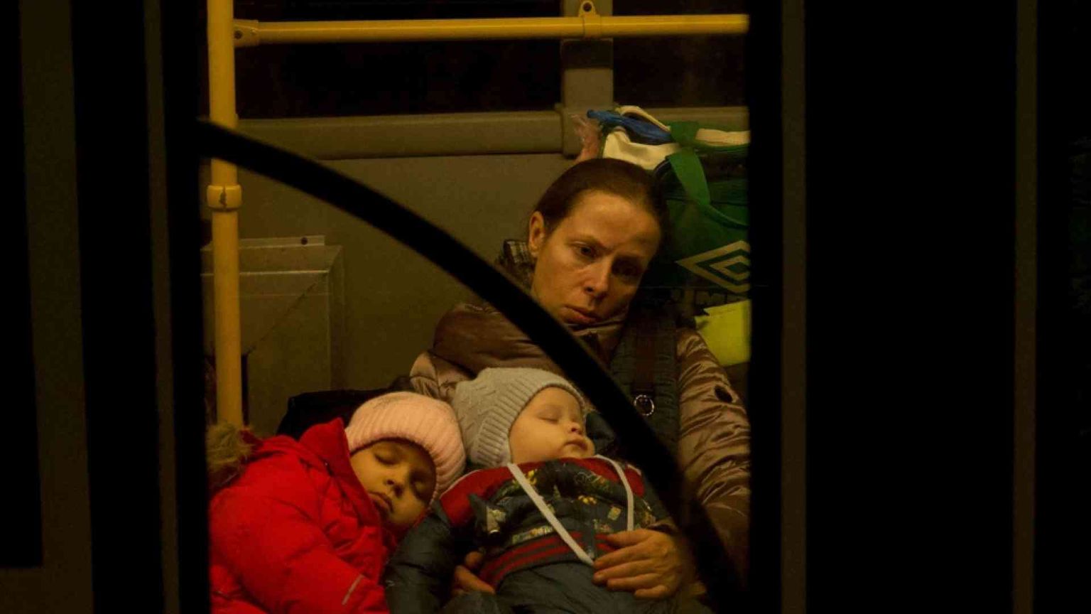 Scontri e morti nelle regioni ribelli. L'esodo (orchestrato) degli sfollati