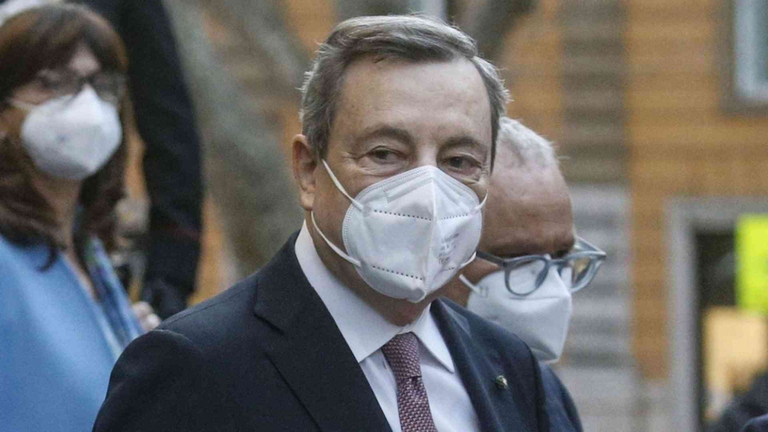 Draghi: dal 31 marzo fine dell'emergenza e stop graduale al green pass