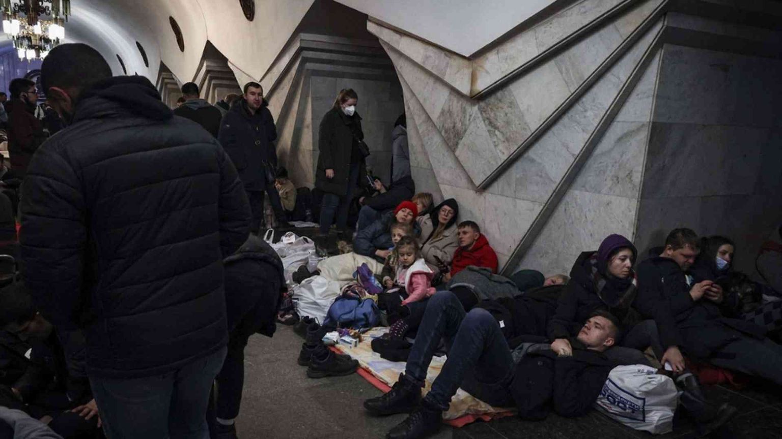 Putin attacca l'Ucraina, si combatte vicino Kiev. Usa e Ue: sanzioni dure