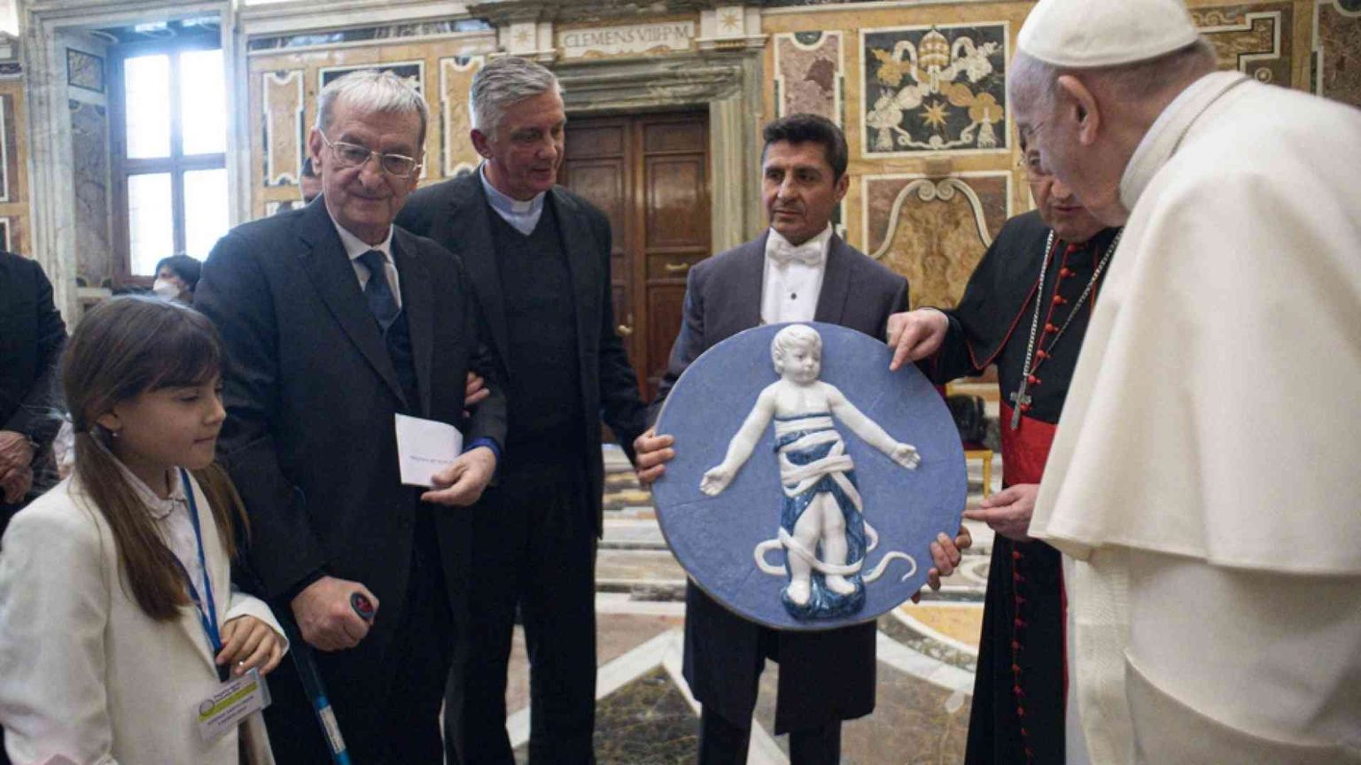 Il Papa: l'adozione è un piccolo seme del Regno di Dio