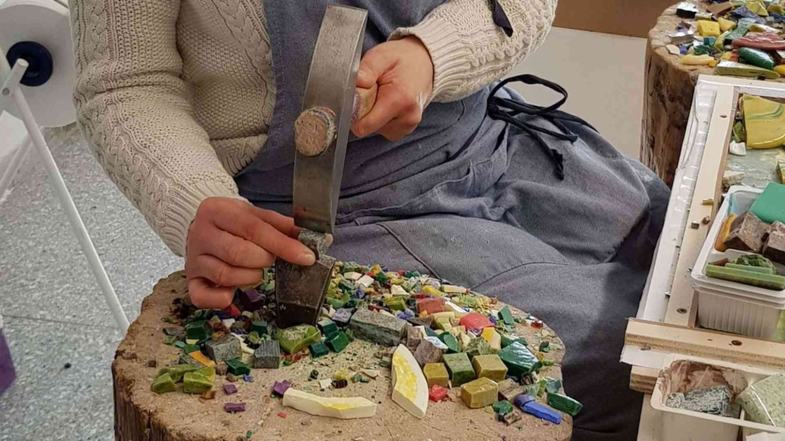 In Friuli la scuola che da un secolo forma i migliori maestri mosaicisti