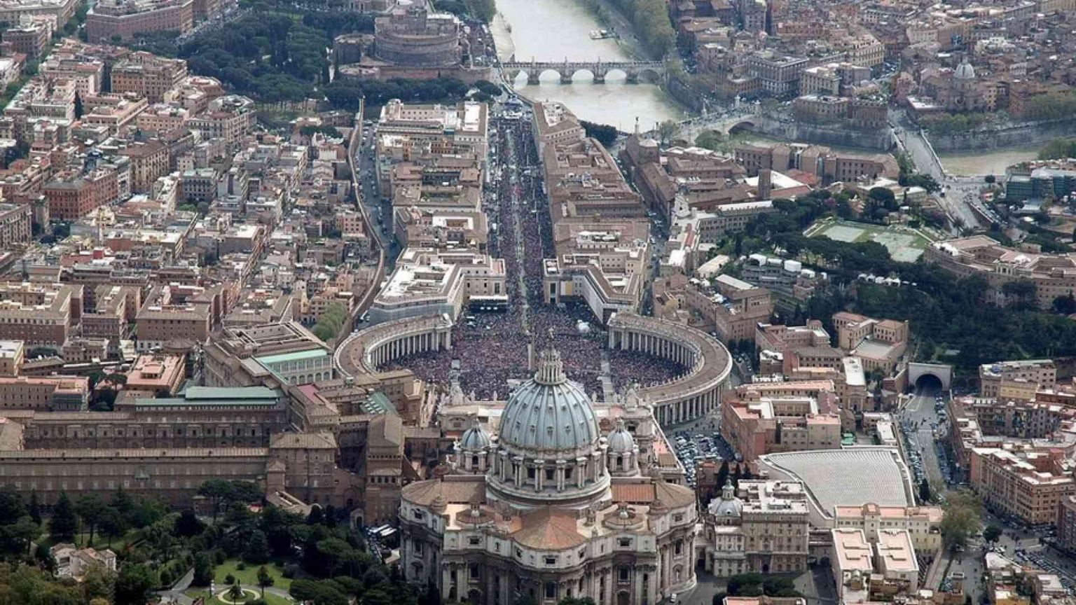 Incarichi anche a laici e laiche ai vertici della Curia Romana