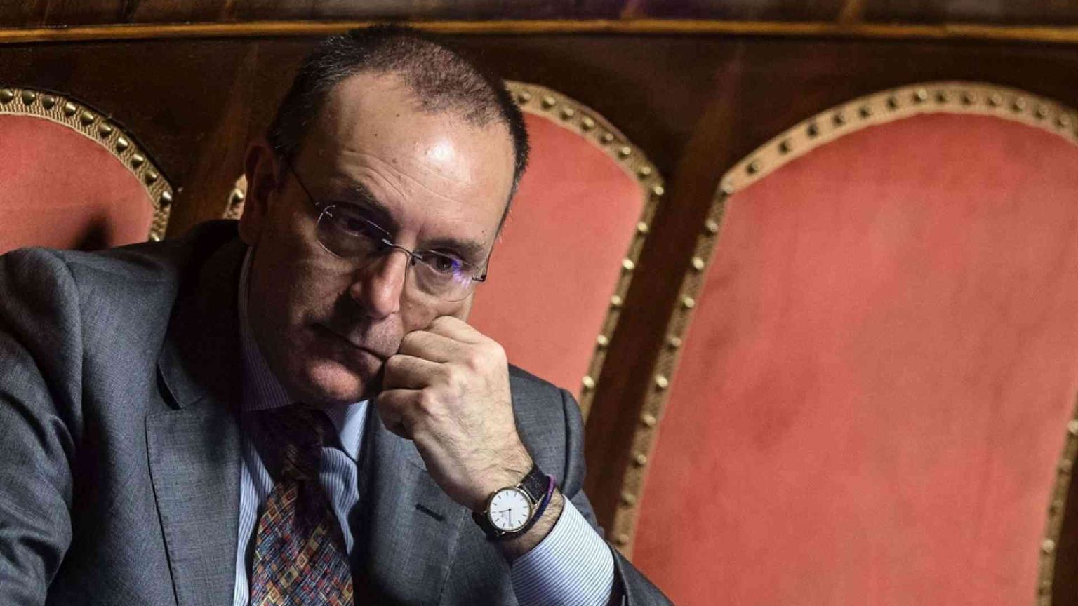 Il presidente Commissione Esteri Petrocelli (M5s) si sfila e chiede la crisi