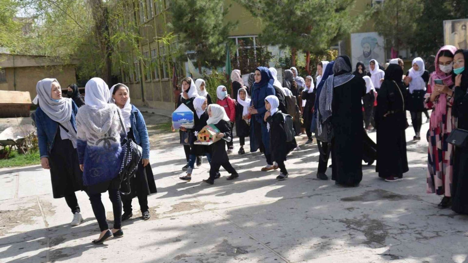 In Afghanistan dura solo poche ore il ritorno a scuola delle ragazze