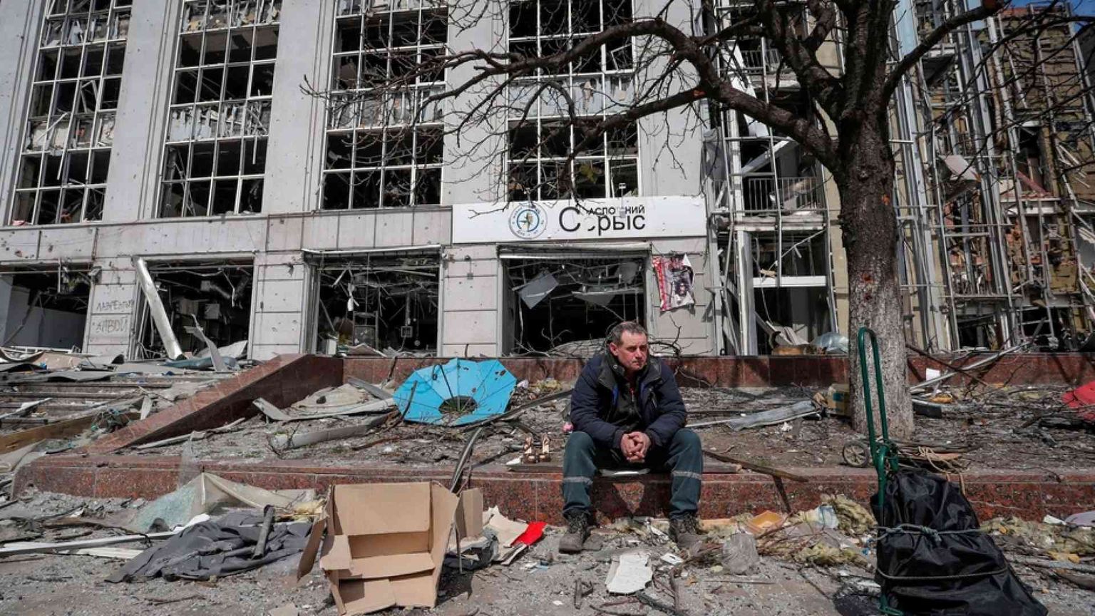 Filorussi: preso il porto di Mariupol. Tank spara sul centro Caritas: 7 morti