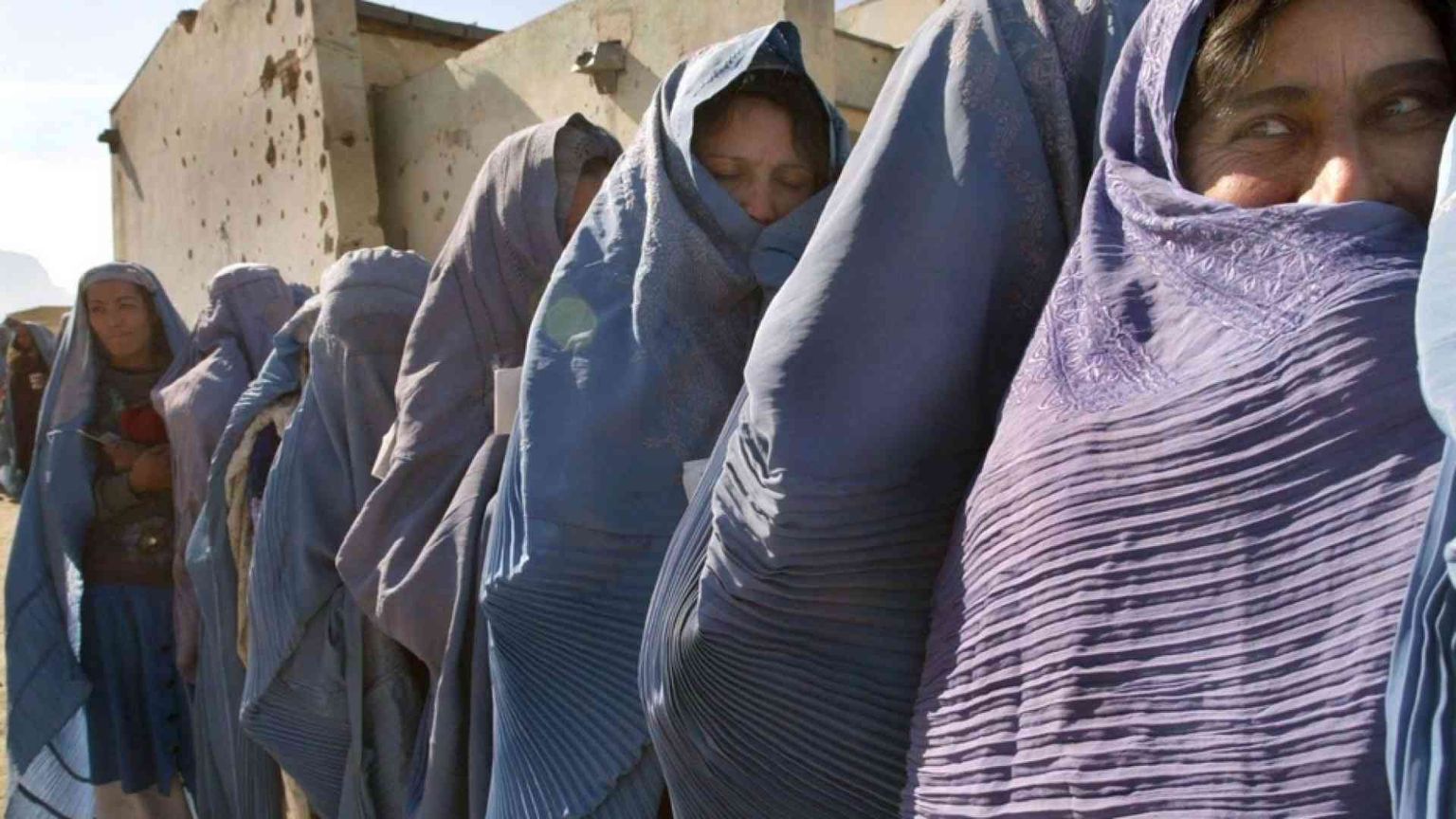 EoF fa da ponte per i diritti umani: coppia afgana salvata dai talebani