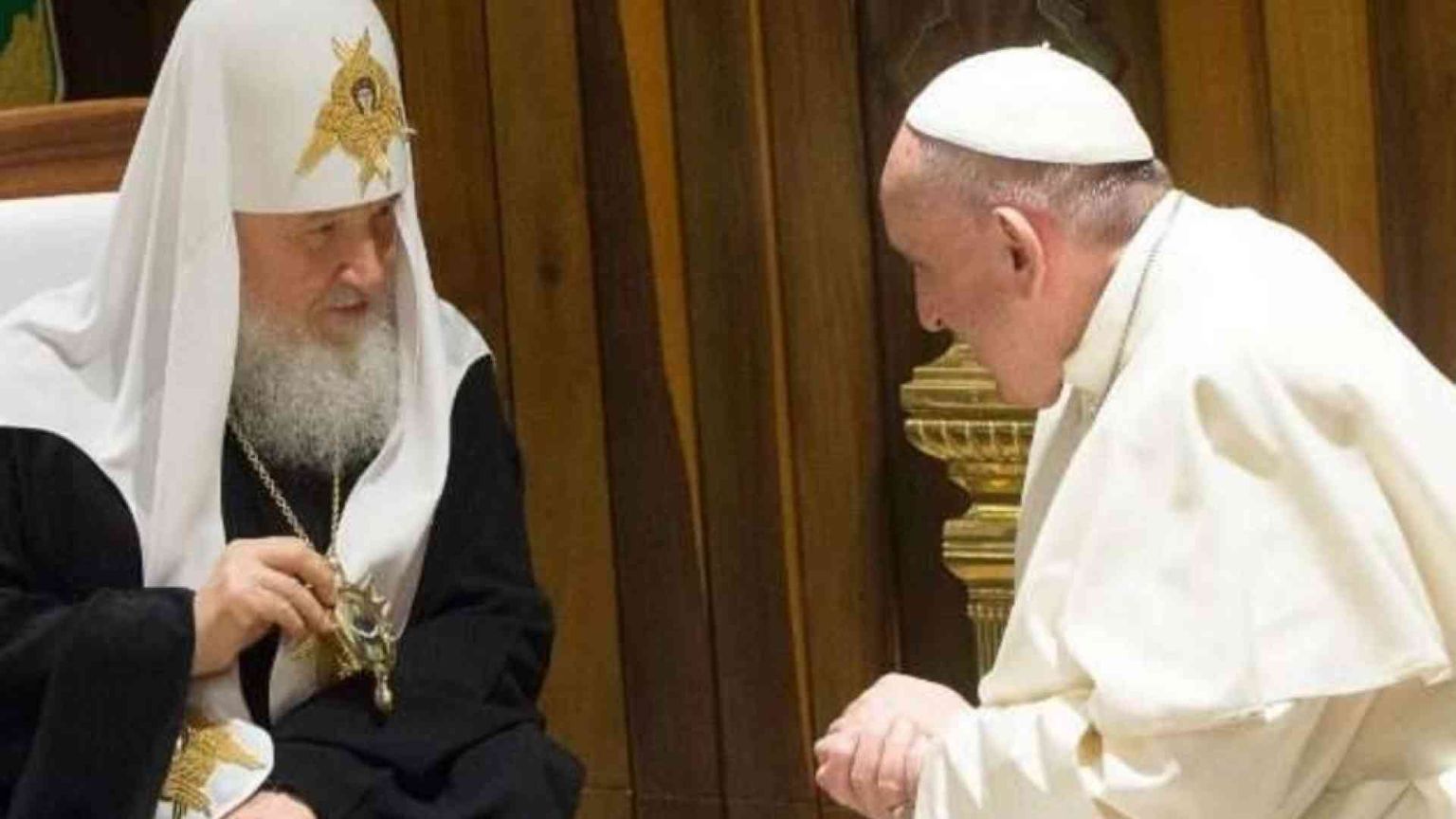 Il Papa a Kirill: diventiamo operatori di pace per l’Ucraina