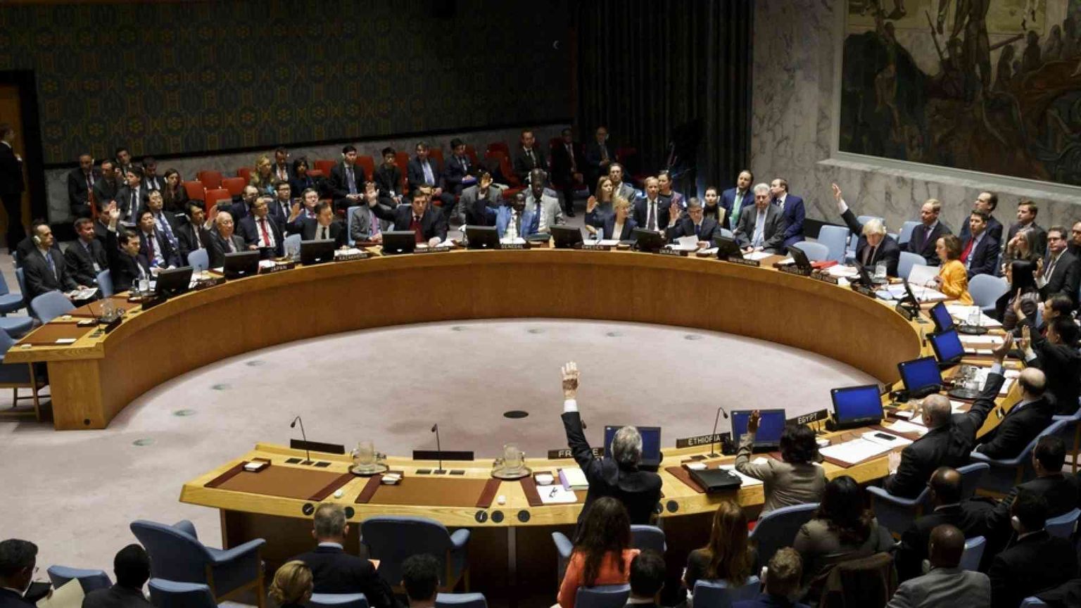 L'Assemblea «limita» il potere di veto dei cinque Grandi all'Onu