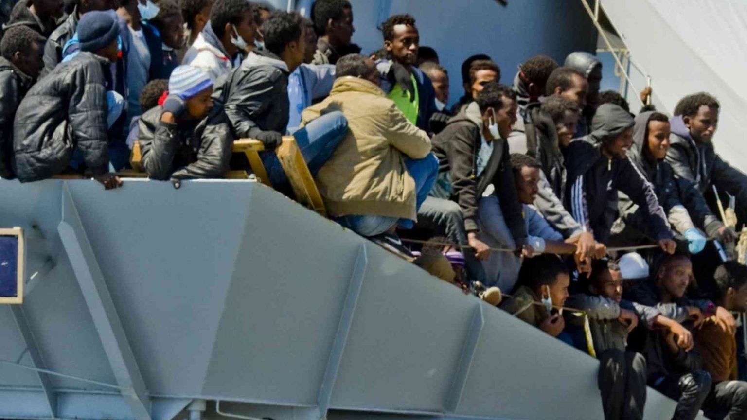 Il direttore di Frontex si dimette. «Ha coperto respingimenti illegali»