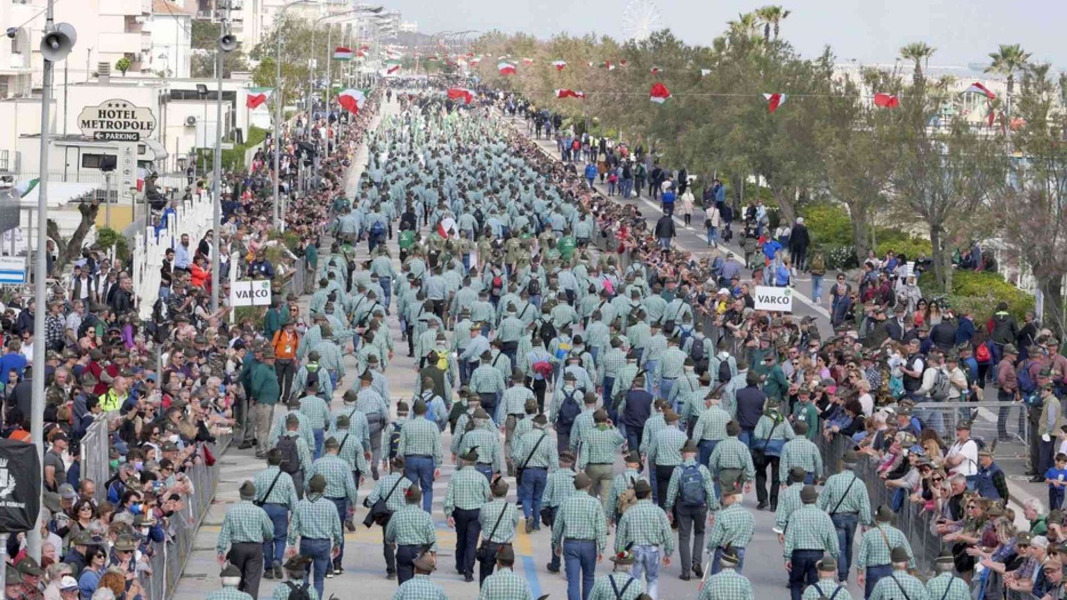 Il raduno degli alpini e le donne molestate: perché non è solo "maleducazione"