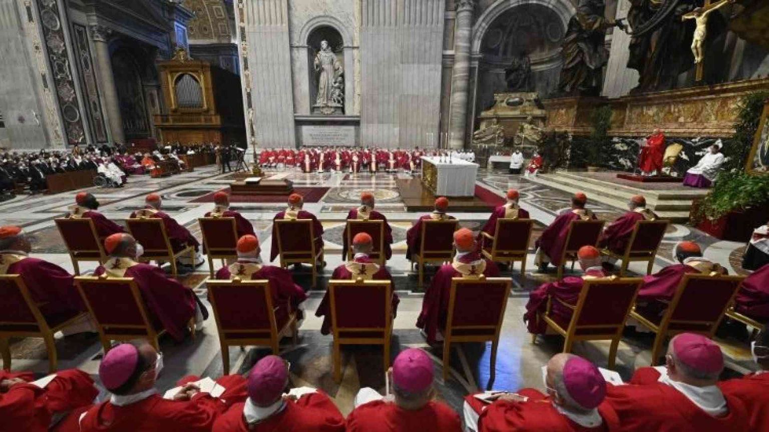 Il cardinale Re celebra i funerali: «Cristo e la Chiesa gli amori di Sodano»