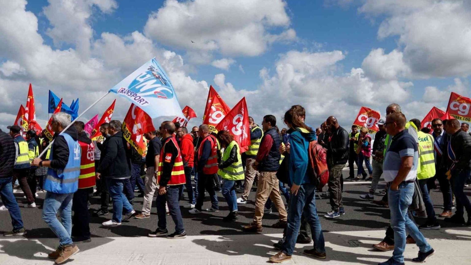 Meno orario oppure più salario? Francia ancora divisa sul lavoro