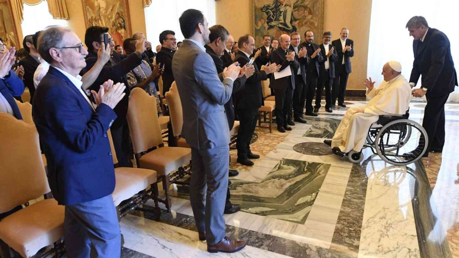 Il Papa: la comunicazione ha bisogno di pulizia e completezza