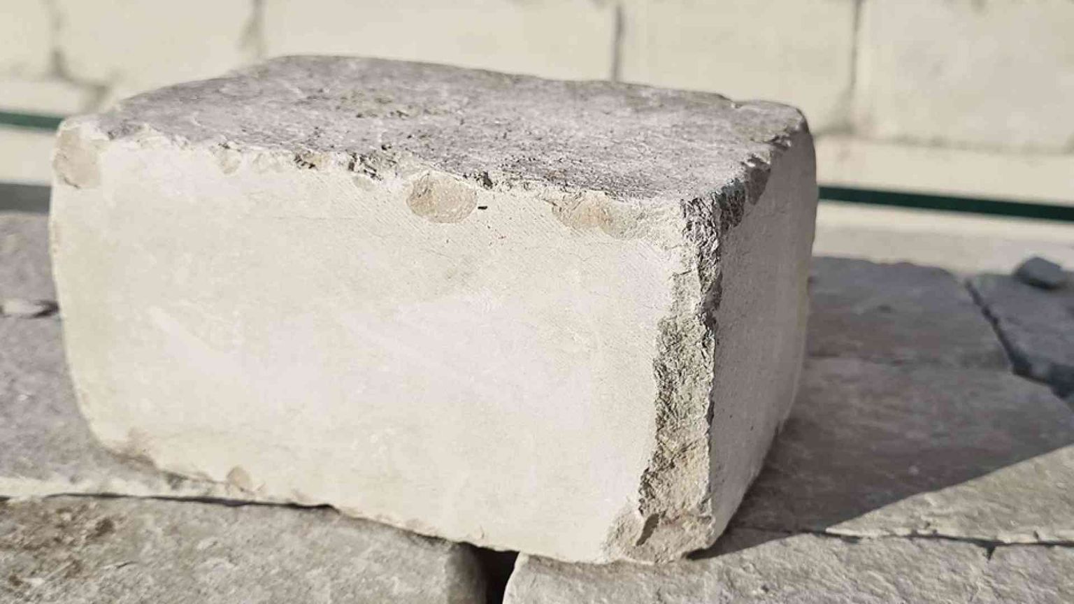 Non basta un sanpietrino a fare un altare