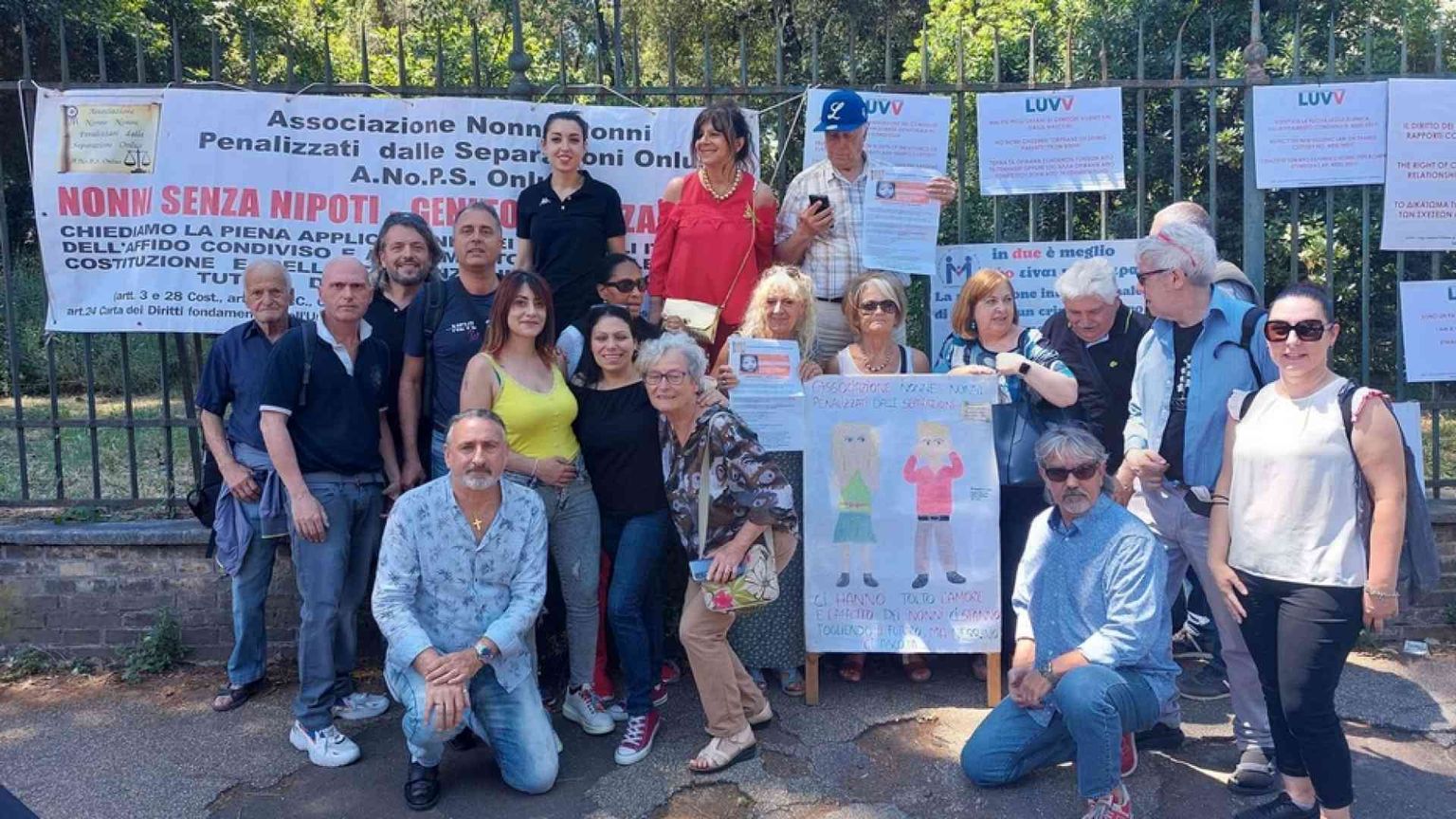 Troppi minori 'rubati' dall'Italia. Genitori disperati: nessun aiuto