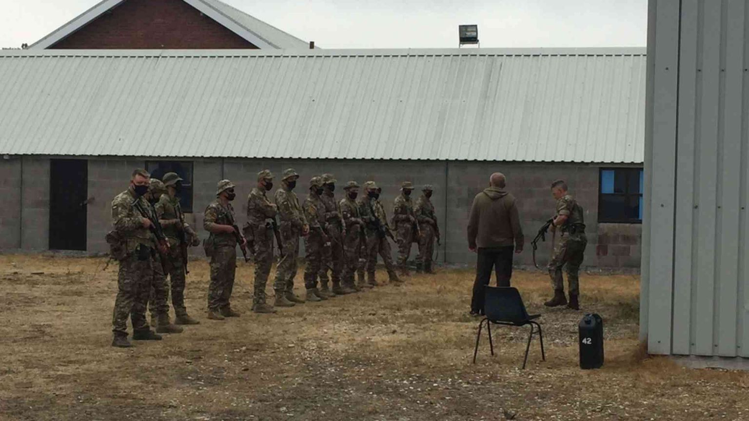 La carica dei diecimila: così gli inglesi addestrano gli ucraini