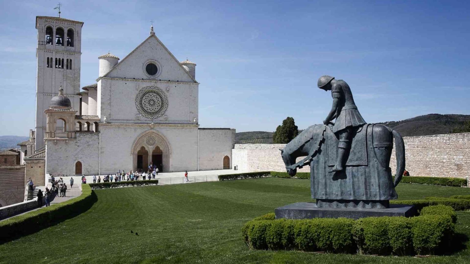 Il Cortile di Francesco tra eternità e le grandi sfide del tempo presente