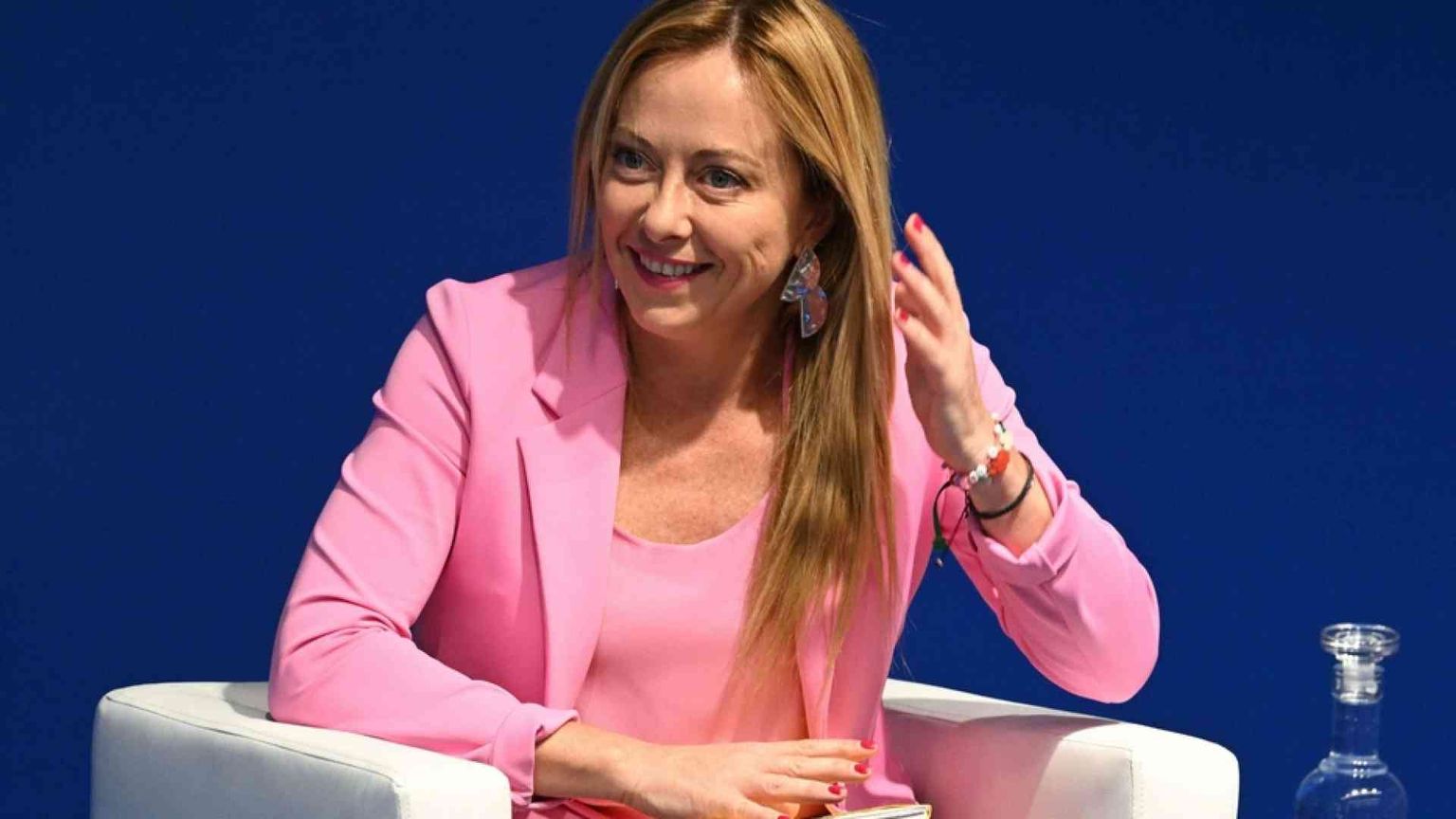 Meloni: «No a "governi arcobaleno"»