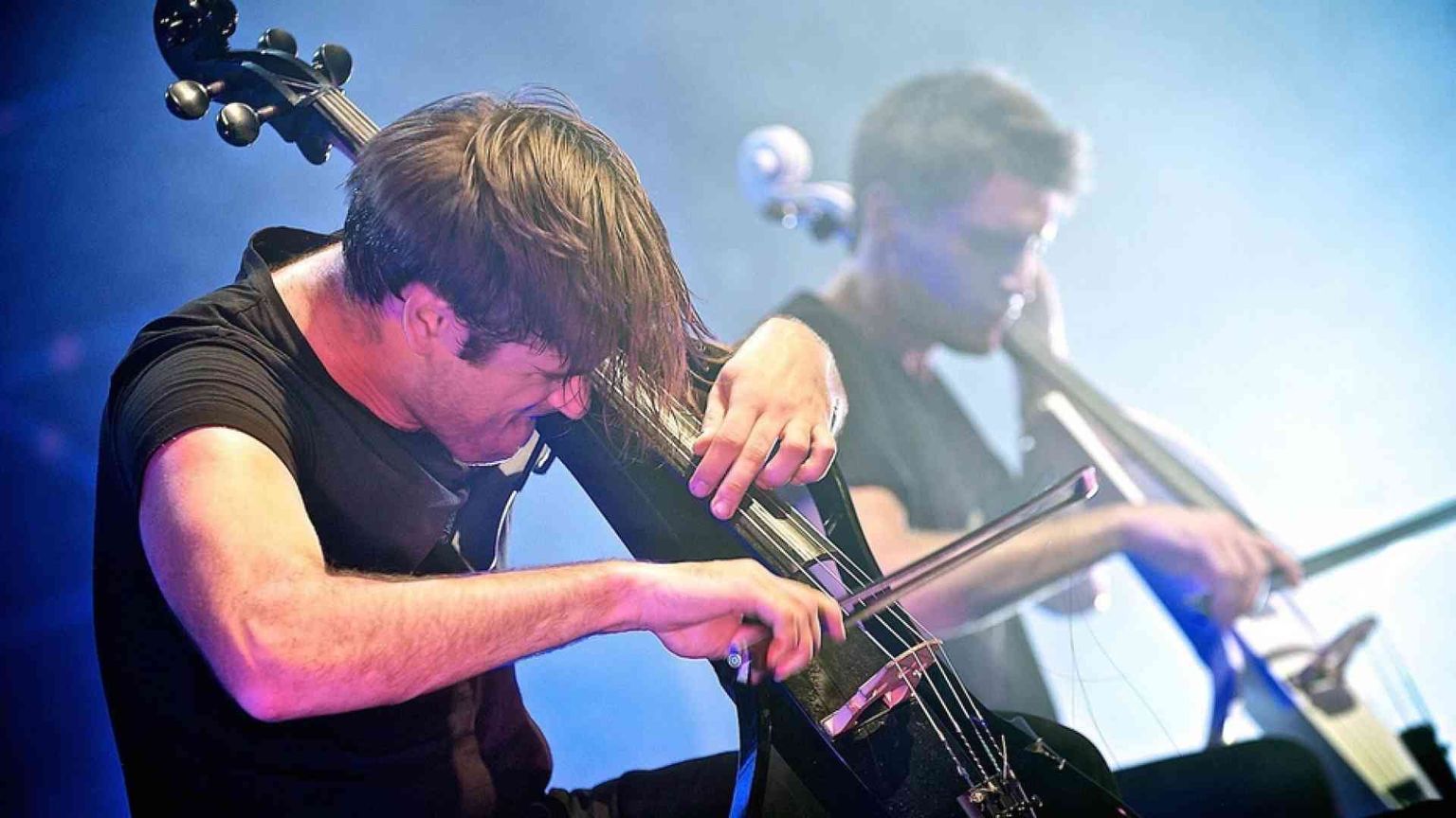 Hauser tra il nuovo album solista e il concerto dei 2Cellos all'Arena