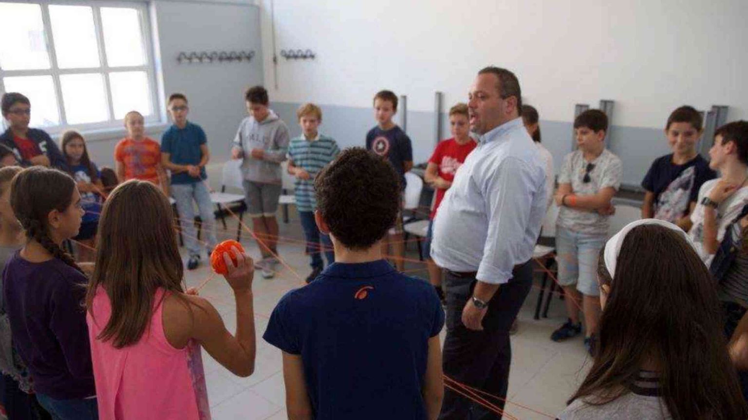 In ascolto dei ragazzi (col Lego). Educare al cellulare si può: ecco come