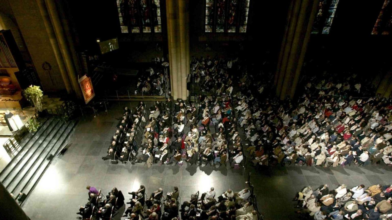 I vescovi fiamminghi: lecito benedire le coppie gay